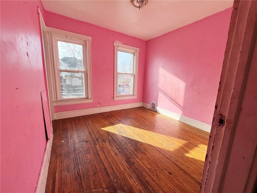 Opportunity Awaits in the City of Rochester! Bring your vision - photo 14