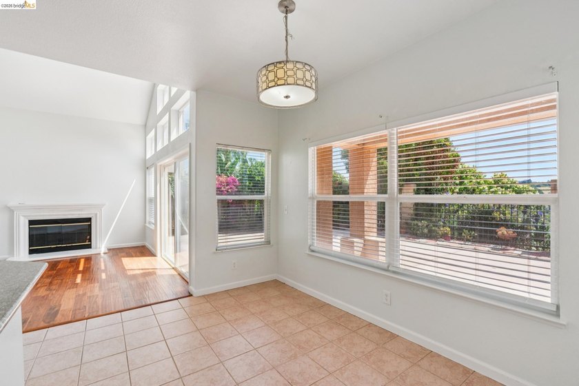 Welcome to 154 Camino Del Sol, located in the sought-after Vista - photo 18