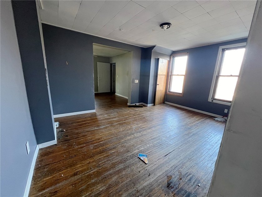 Opportunity Awaits in the City of Rochester! Bring your vision - photo 26