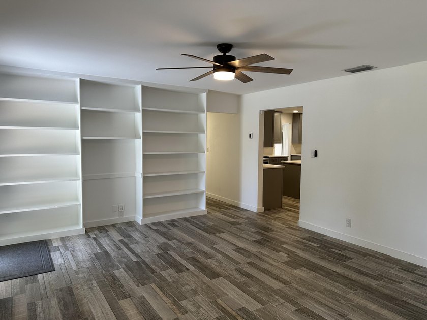 Welcome to this beautifully renovated 5-bedroom, 3-bathroom home - photo 33