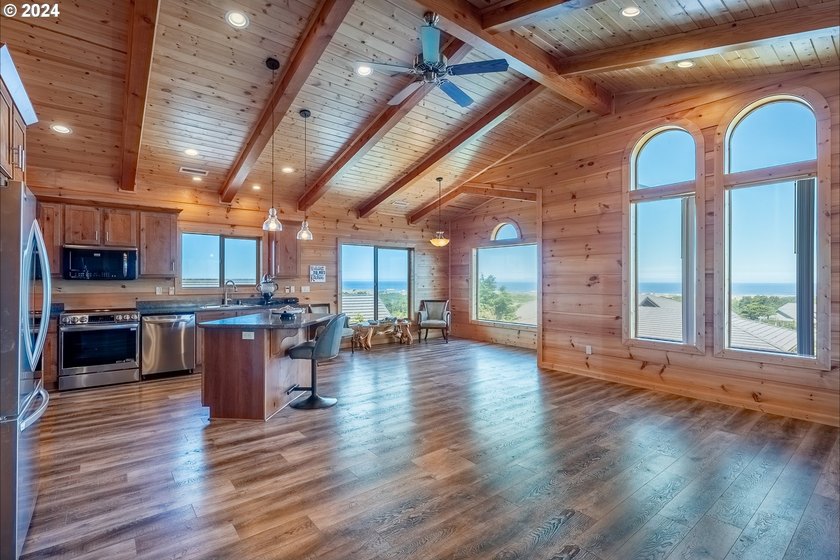 Stunning 2 story luxury home with incredible views of the ocean - photo 12