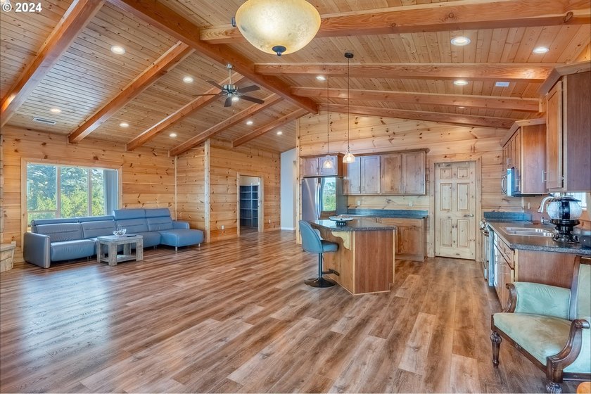 Stunning 2 story luxury home with incredible views of the ocean - photo 16