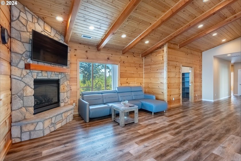 Stunning 2 story luxury home with incredible views of the ocean - photo 22