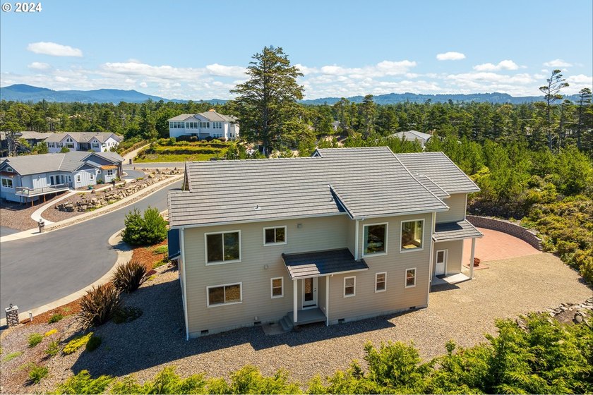 Stunning 2 story luxury home with incredible views of the ocean - photo 34