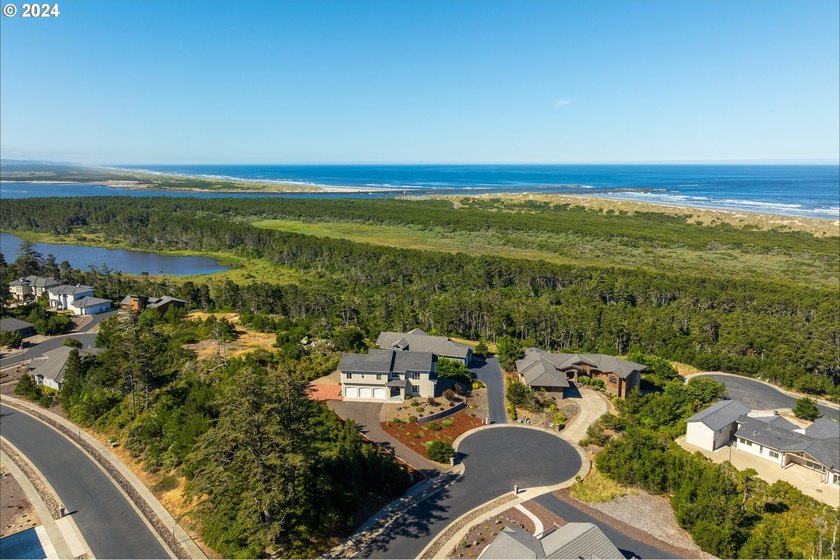 Stunning 2 story luxury home with incredible views of the ocean - photo 35
