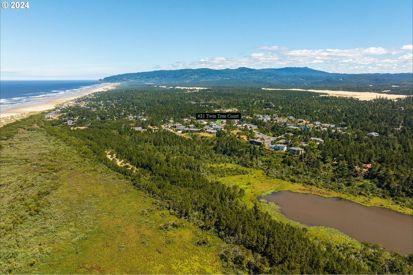 Stunning 2 story luxury home with incredible views of the ocean - photo 36