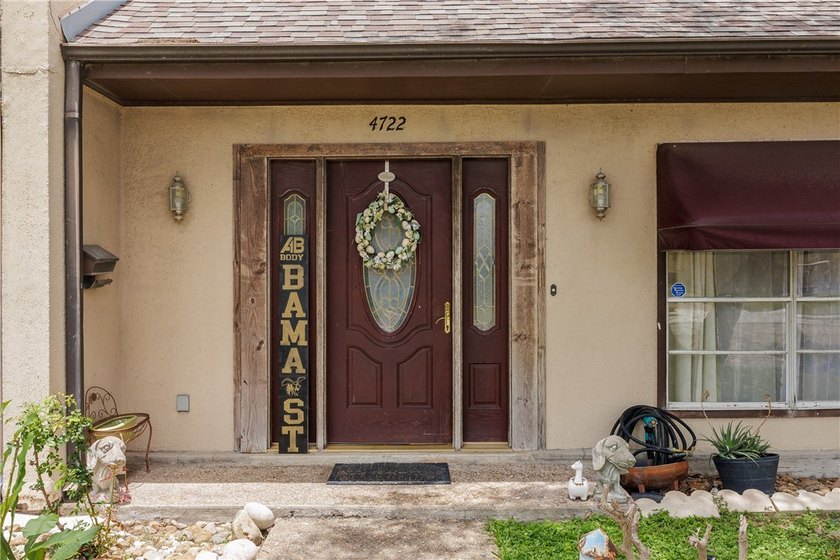 PRICE IMPROVEMENT - MUST SEE!!! Whether you're looking for your - photo 4