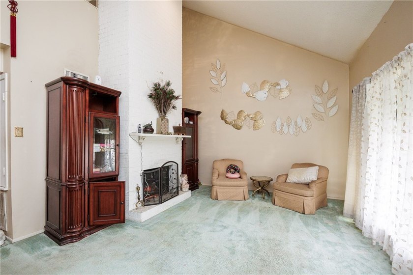 PRICE IMPROVEMENT - MUST SEE!!! Whether you're looking for your - photo 5