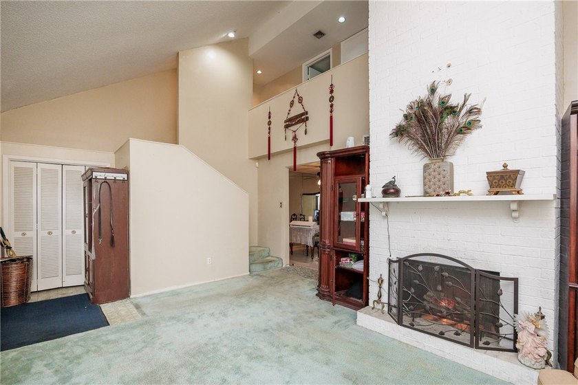 PRICE IMPROVEMENT - MUST SEE!!! Whether you're looking for your - photo 7