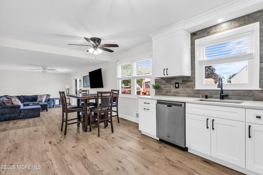 Welcome to this beautifully maintained 3-bedroom, 2.5-bath - photo 11