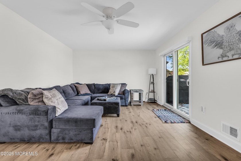 Welcome to this beautifully maintained 3-bedroom, 2.5-bath - photo 15