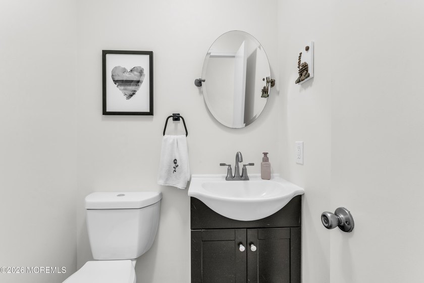 Welcome to this beautifully maintained 3-bedroom, 2.5-bath - photo 17