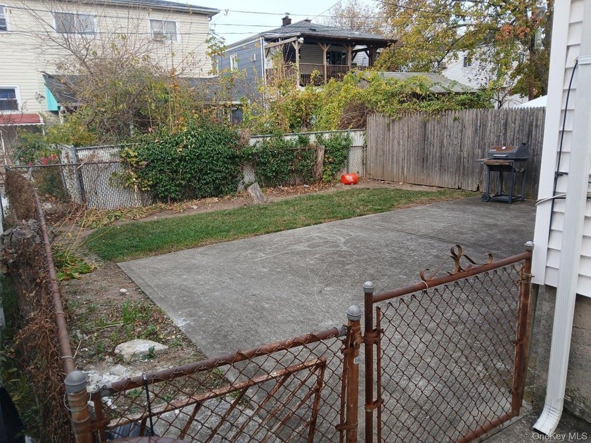 This is a charming two-family home that offers great potential - photo 23