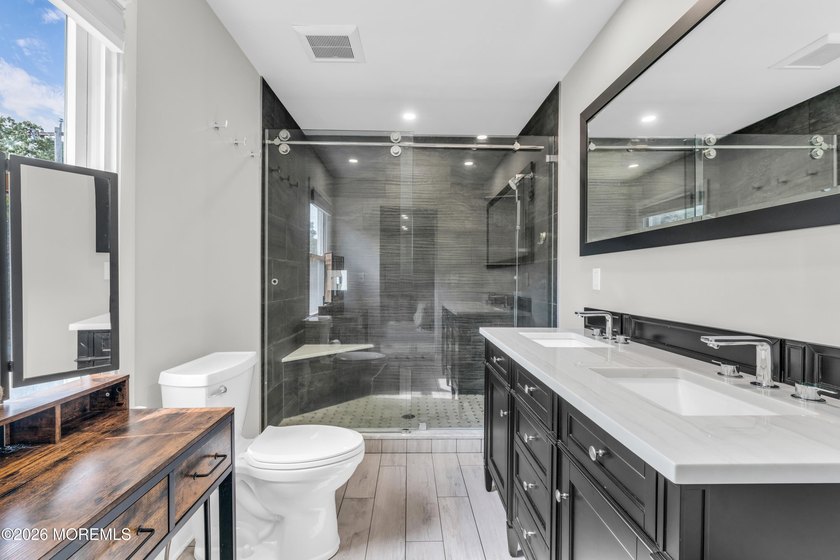 Welcome to this beautifully maintained 3-bedroom, 2.5-bath - photo 24