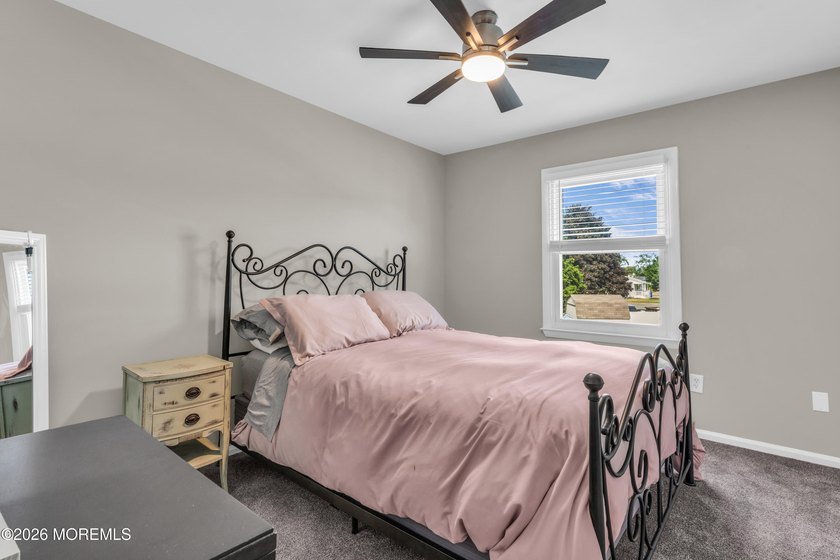 Welcome to this beautifully maintained 3-bedroom, 2.5-bath - photo 29