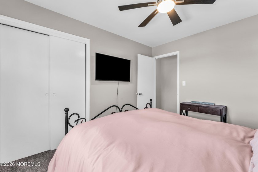 Welcome to this beautifully maintained 3-bedroom, 2.5-bath - photo 30