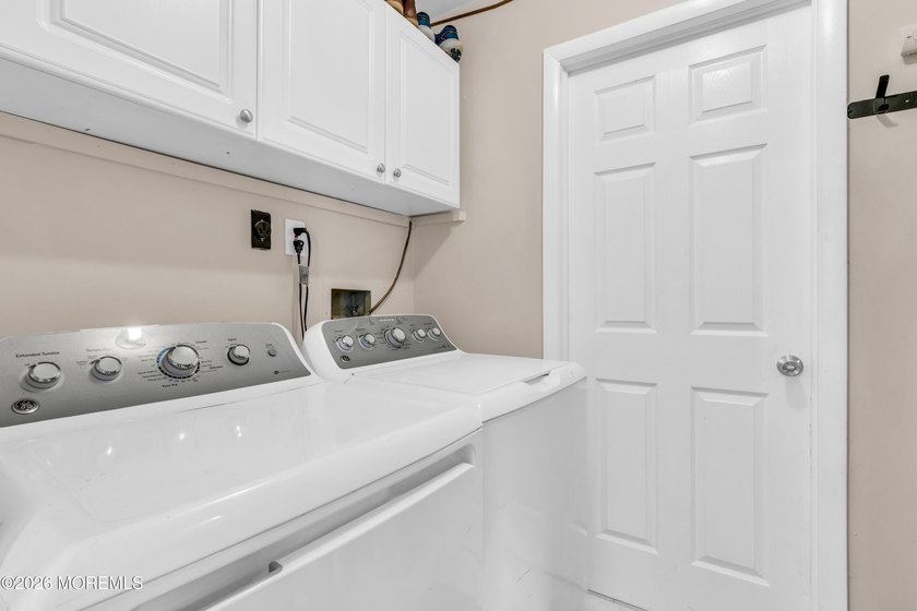 Welcome to this beautifully maintained 3-bedroom, 2.5-bath - photo 32