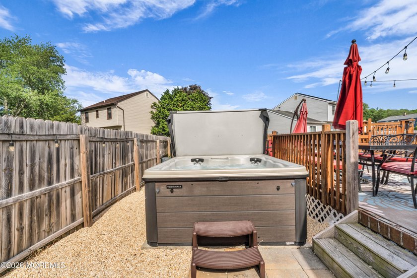 Welcome to this beautifully maintained 3-bedroom, 2.5-bath - photo 34