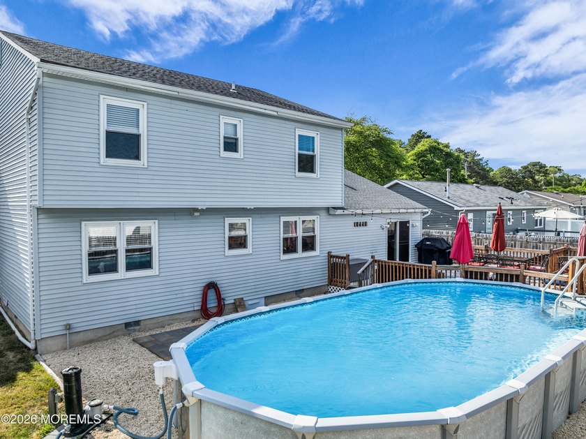 Welcome to this beautifully maintained 3-bedroom, 2.5-bath - photo 36