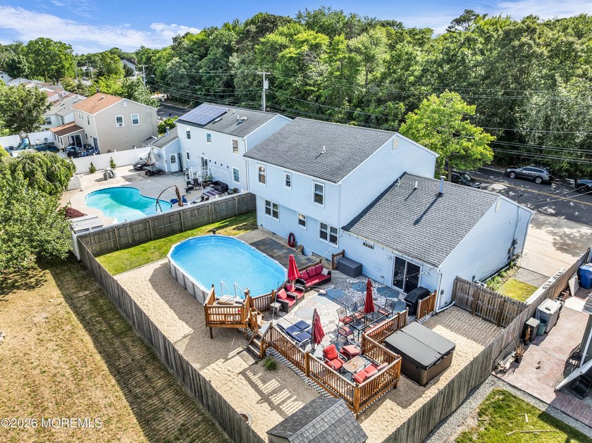 Welcome to this beautifully maintained 3-bedroom, 2.5-bath - photo 37
