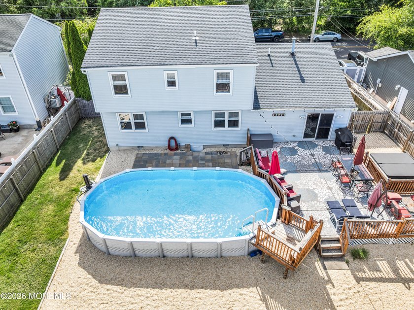 Welcome to this beautifully maintained 3-bedroom, 2.5-bath - photo 38