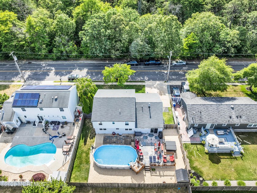 Welcome to this beautifully maintained 3-bedroom, 2.5-bath - photo 39