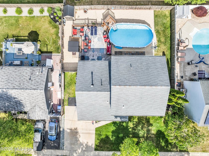 Welcome to this beautifully maintained 3-bedroom, 2.5-bath - photo 40