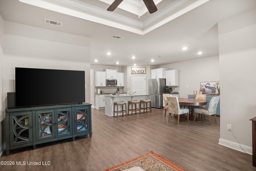 Welcome to this inviting home, where comfort meets thoughtful - photo 12