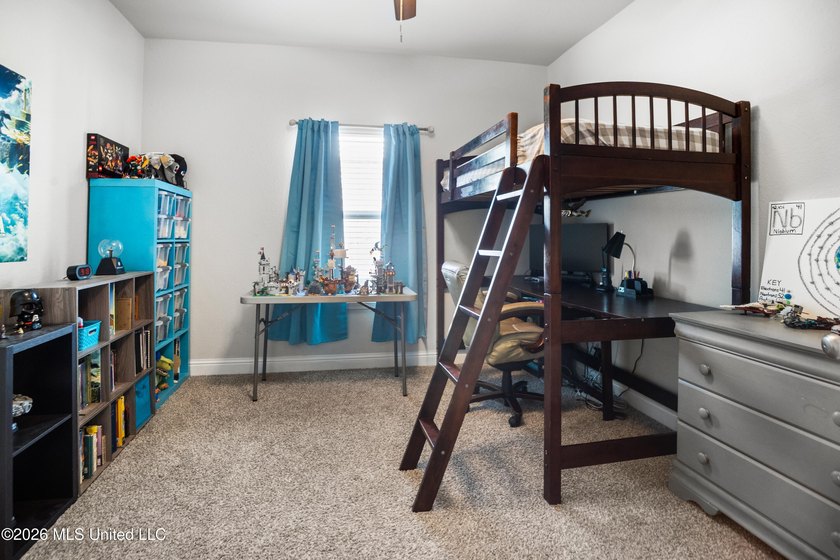 Welcome to this inviting home, where comfort meets thoughtful - photo 16