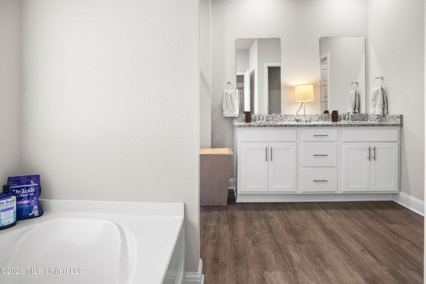 Welcome to this inviting home, where comfort meets thoughtful - photo 20