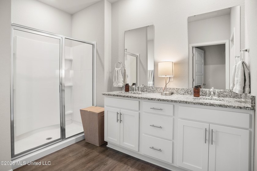 Welcome to this inviting home, where comfort meets thoughtful - photo 21