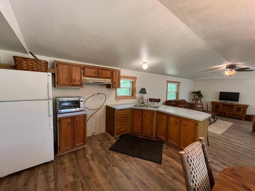 Newly remodeled and move-in ready, this inviting 3-bedroom - photo 11