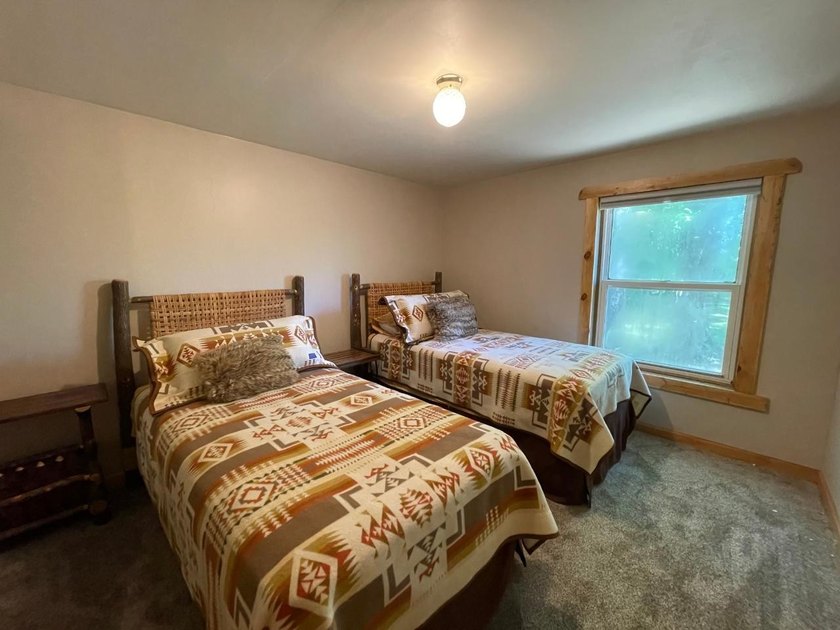 Newly remodeled and move-in ready, this inviting 3-bedroom - photo 18