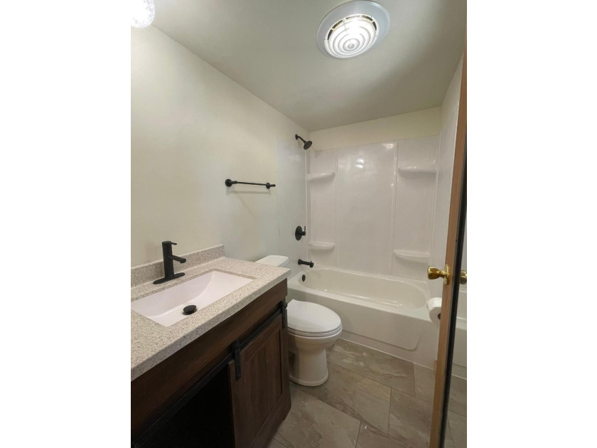 Newly remodeled and move-in ready, this inviting 3-bedroom - photo 19