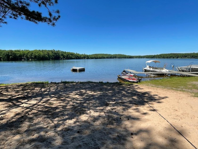 Newly remodeled and move-in ready, this inviting 3-bedroom - photo 21