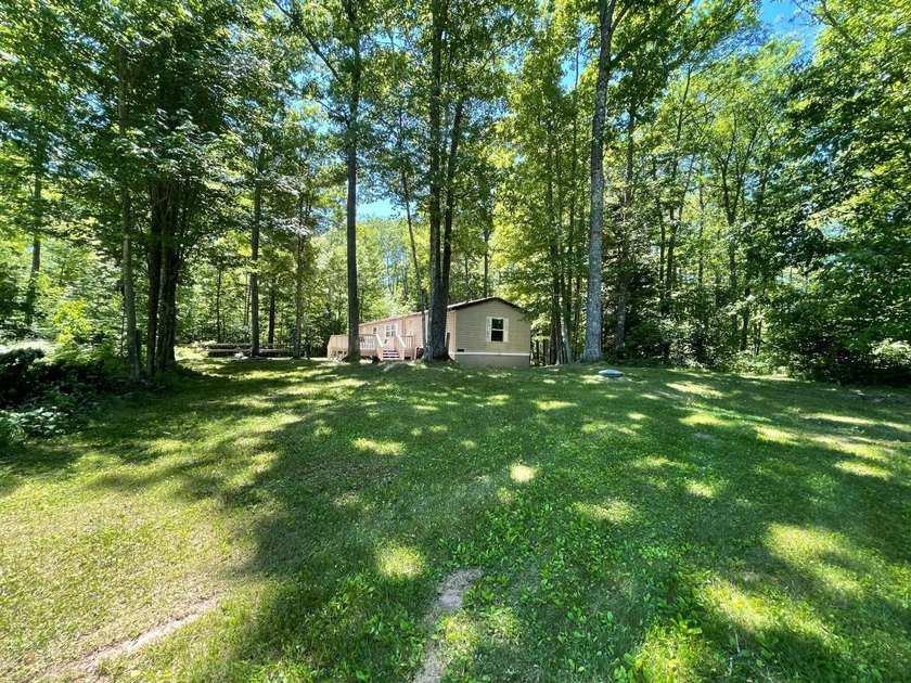 Newly remodeled and move-in ready, this inviting 3-bedroom - photo 25