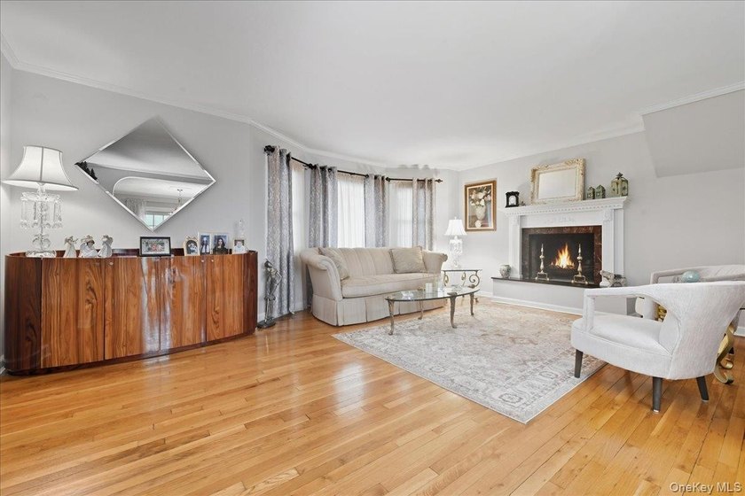 Welcome to this spacious and beautifully maintained stone-front - photo 5
