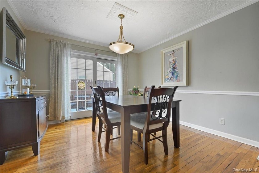 Welcome to this spacious and beautifully maintained stone-front - photo 7