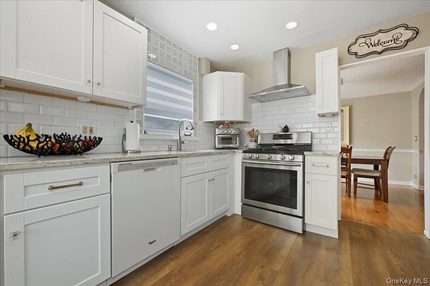 Welcome to this spacious and beautifully maintained stone-front - photo 10