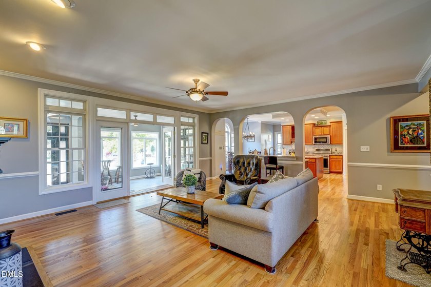 Perfect for entertainers alike, this beautiful all brick home - photo 12