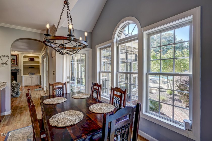 Perfect for entertainers alike, this beautiful all brick home - photo 23