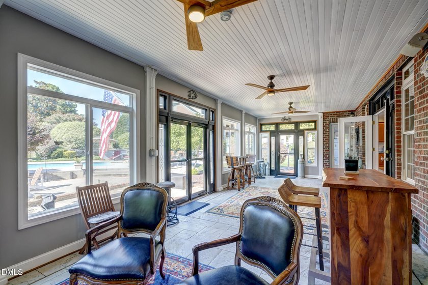 Perfect for entertainers alike, this beautiful all brick home - photo 31