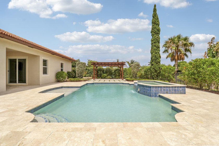 Located in one of Jupiter's most sought-after gated communities - photo 32