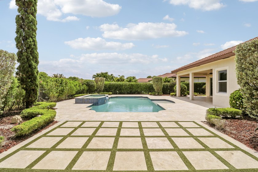 Located in one of Jupiter's most sought-after gated communities - photo 33