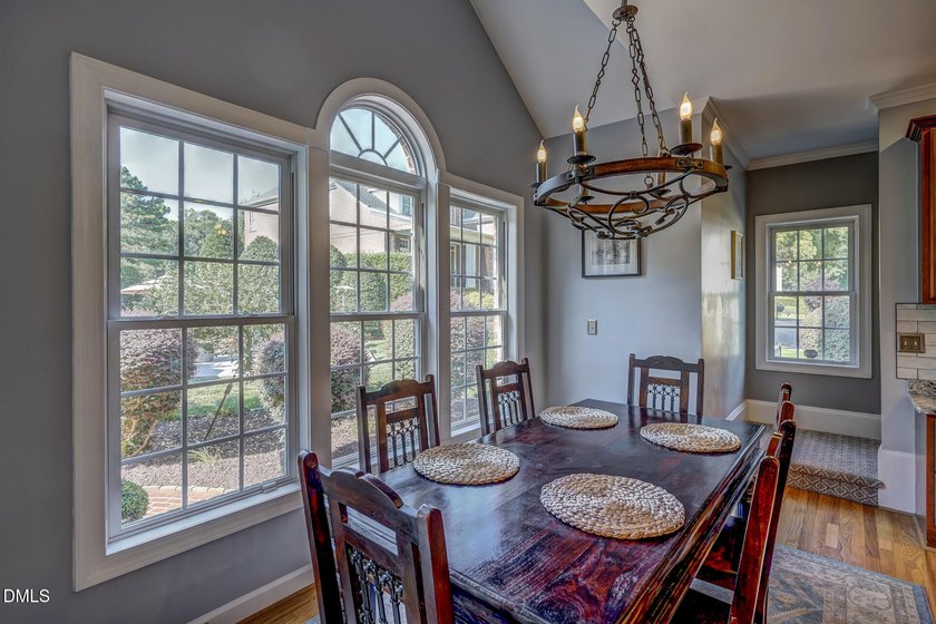 Perfect for entertainers alike, this beautiful all brick home - photo 33