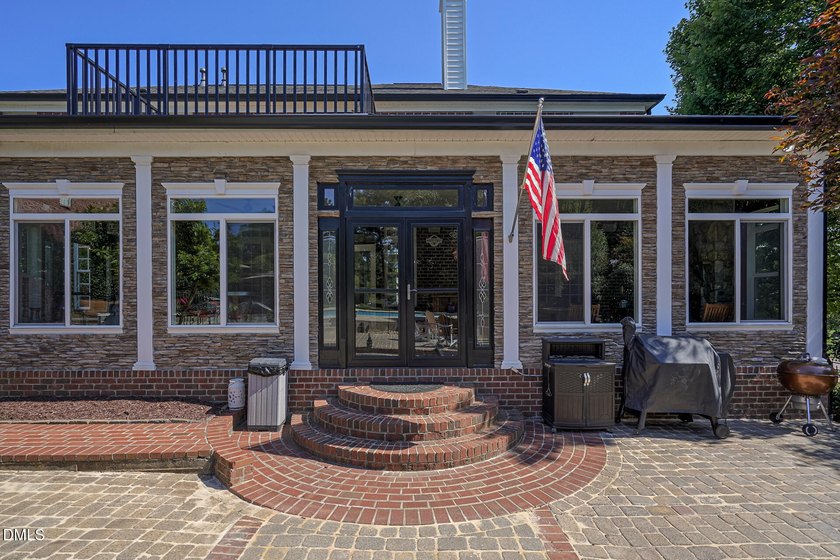 Perfect for entertainers alike, this beautiful all brick home - photo 34