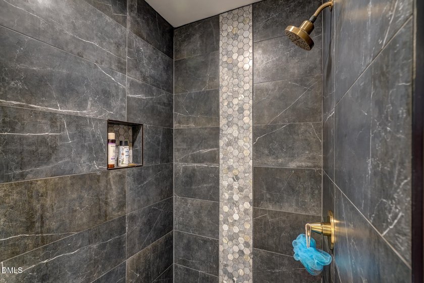 Perfect for entertainers alike, this beautiful all brick home - photo 43