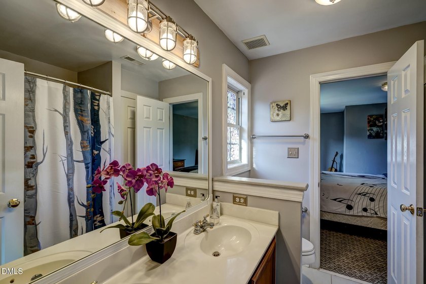 Perfect for entertainers alike, this beautiful all brick home - photo 45