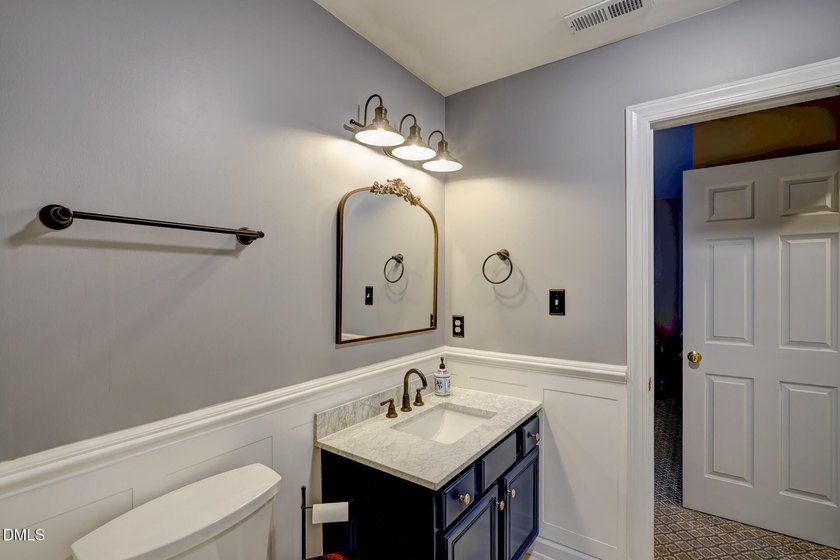 Perfect for entertainers alike, this beautiful all brick home - photo 49