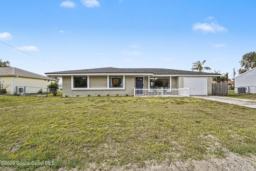 Move-In Ready with a Brand New Roof! You immediately get that - photo 2